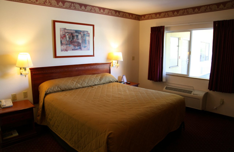 Guest room at Pasadena Inn.
