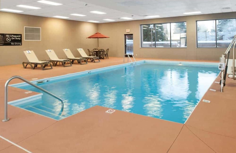 Indoor pool at Hampton Inn St. Joseph.