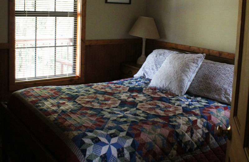 Cabin bedroom at Berry Creek Cabins.