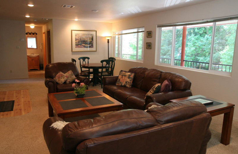Guest living room at Morrison's Rogue River Lodge.