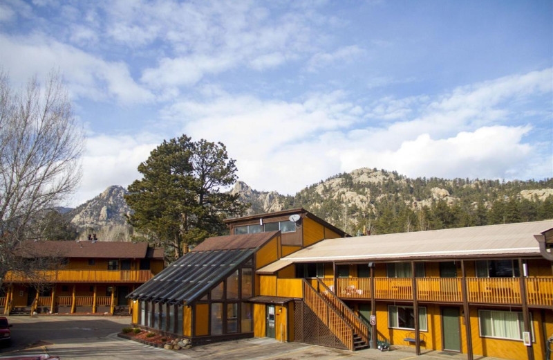 Exterior view of Murphy's River Lodge.