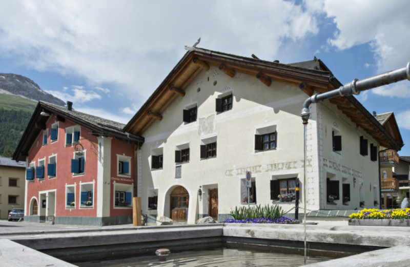 Exterior view of Hotel Chesa Rosatsch.