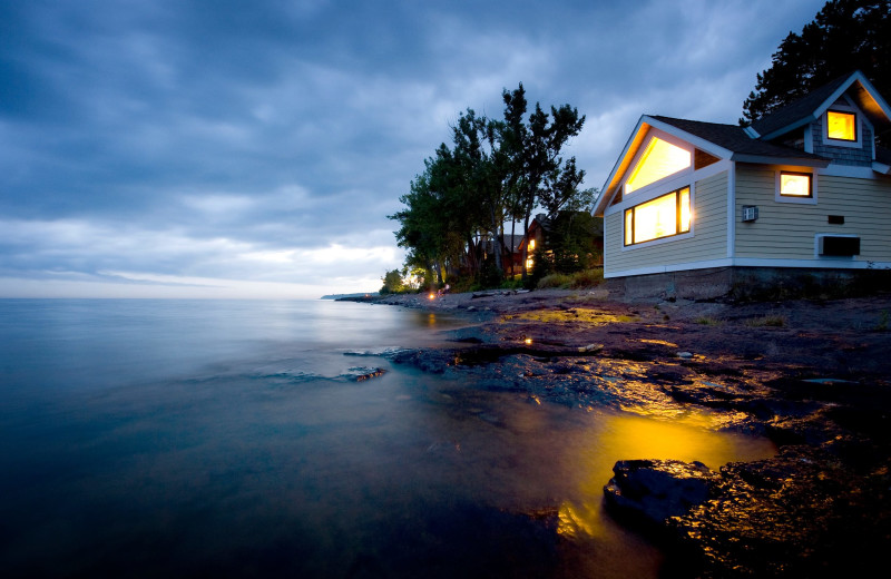 Exterior view of Grand Superior Lodge on Lake Superior.