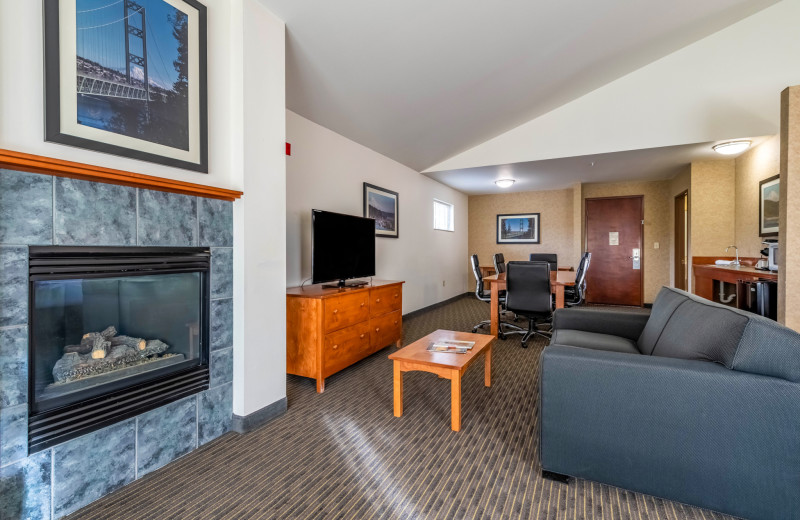 Guest room at The INN at Gig Harbor.