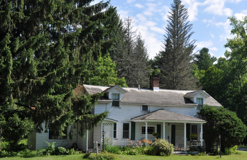 Exterior view of Shaker Meadows Bed 