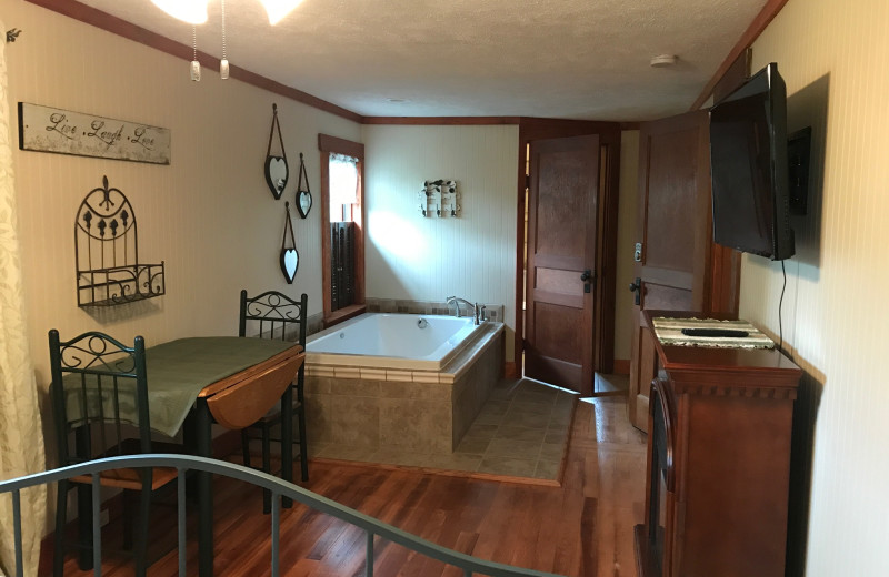 Guest room hot tub at Hocking Hills Inn.