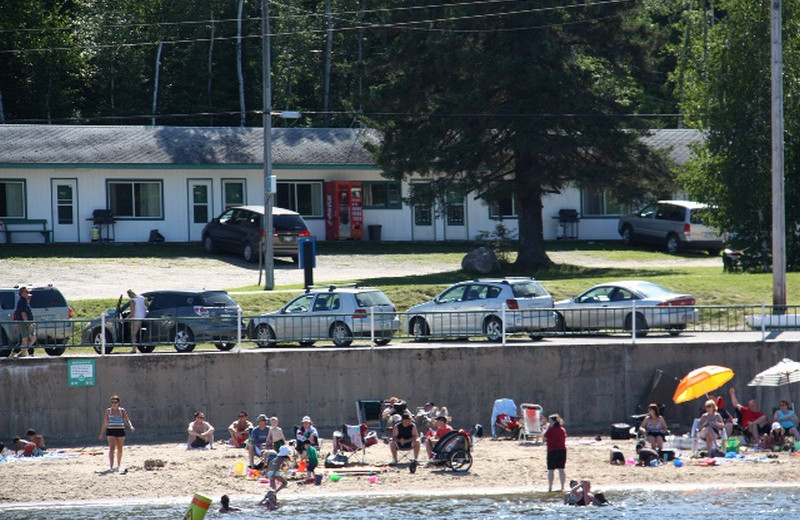 Beach at Crescent Beach Cottages.