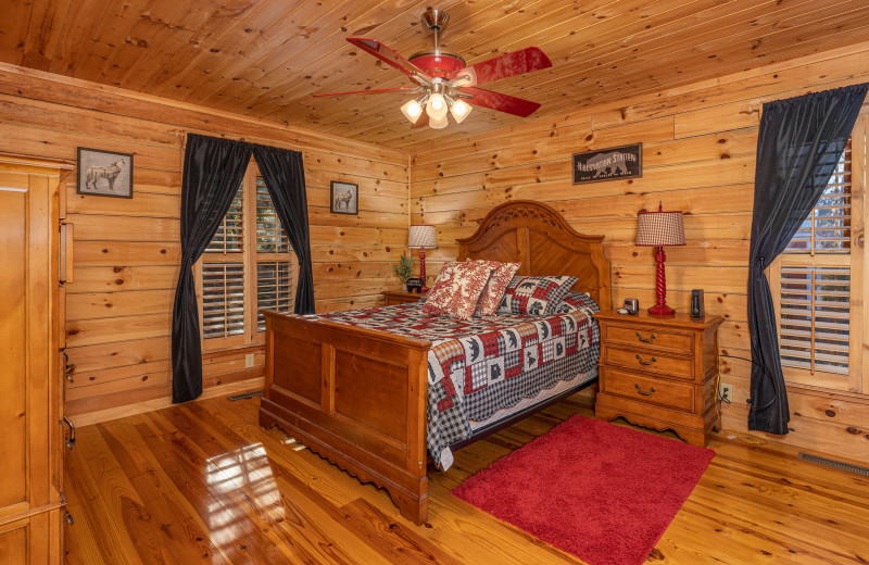 Bedroom at American Patriot Getaways - Wilderness Adventure.