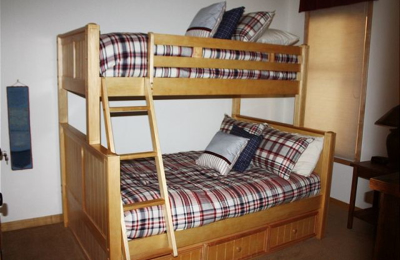 Vacation rental bunk room at Alpine Meadows Management.