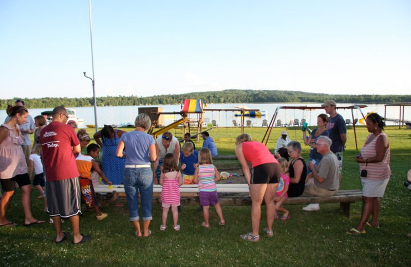 Family reunions at Agate Lake Resort.