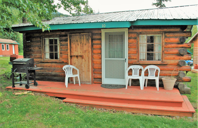 Cabin exterior at Gwin's Lodge