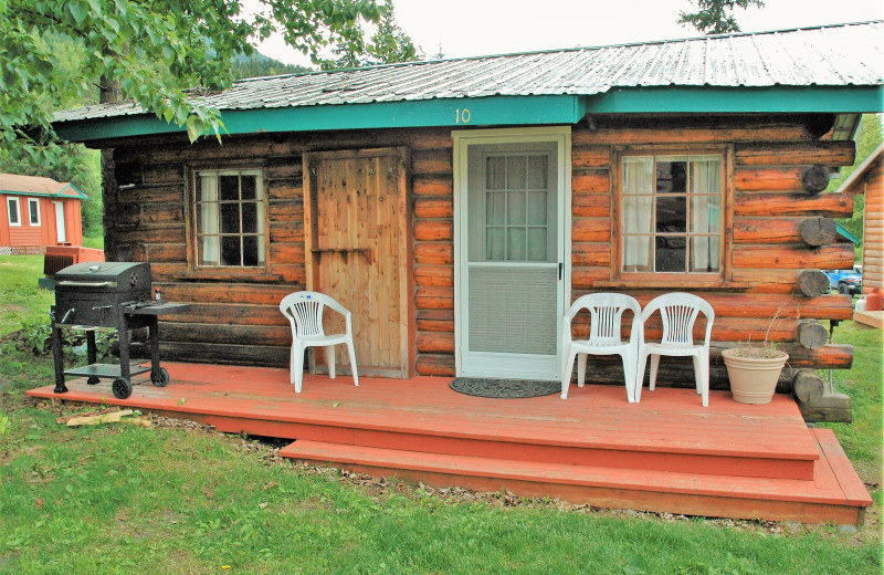 Cabin exterior at Gwin's Lodge 