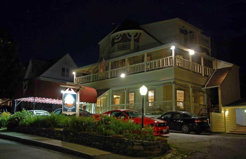 Exterior view of Castlemaine Inn.