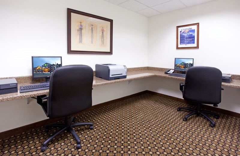 Business center at Holiday Inn Express & Suites Lander.