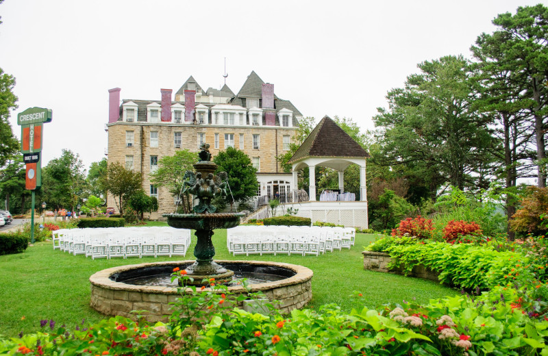 Exterior view of 1886 Crescent Hotel & Spa.