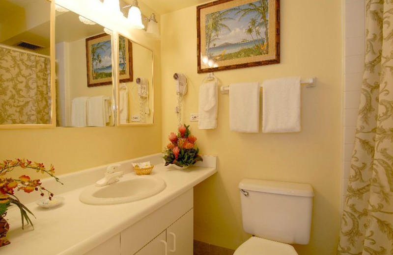 Guest bathroom at Mana Kai Maui.