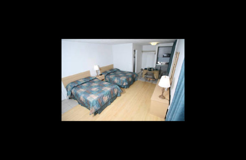 Guest room at Luna-Mar Motel.