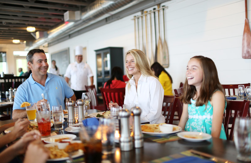 Family dining at Kingsmill Resort.