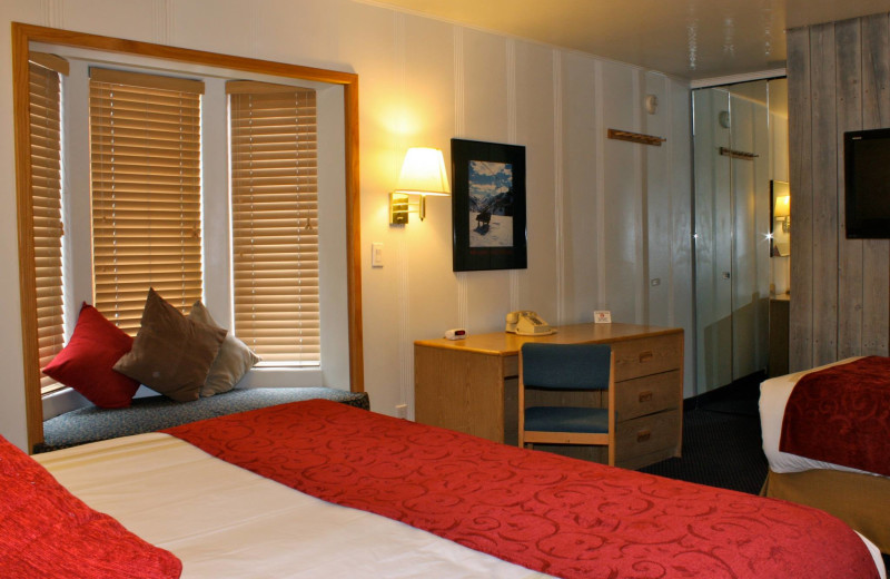 Guest room at St. Moritz Lodge & Condominiums.