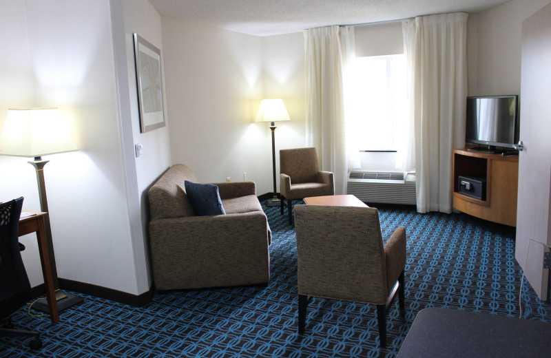 fairfield inn kansas city airport phone number