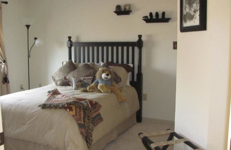 Cabin bedroom at Lion Crow Cabins.