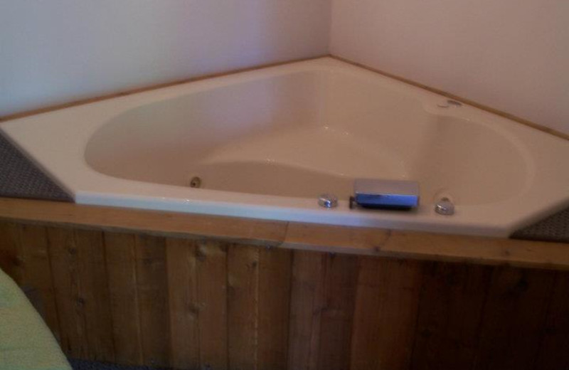 Cottage Whirlpool at Ridgecrest Resort