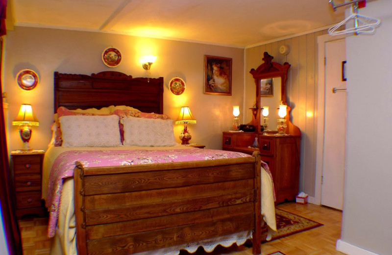 Guest bedroom at English Rose Inn.