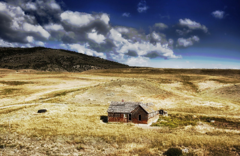 Exterior view of Arrow Cross Cabins 