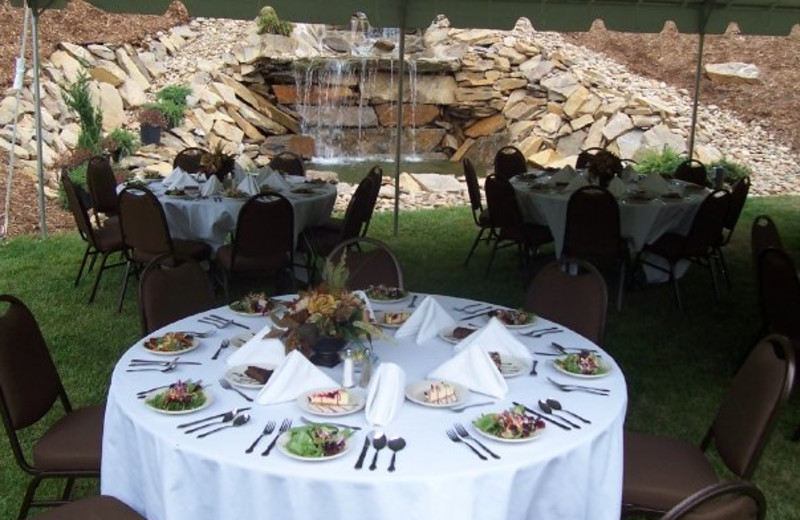 Outdoor dining at Mountain Lodge & Conference.