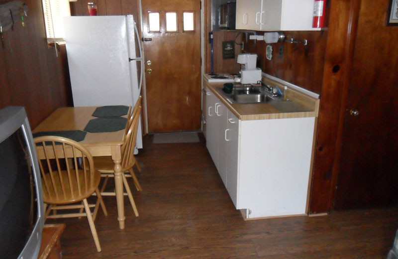 Cottage kitchen at King Creek Resort & Marina.