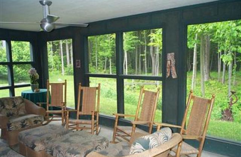 Vacation rental dining room at Beach Combers Vacation Rentals.