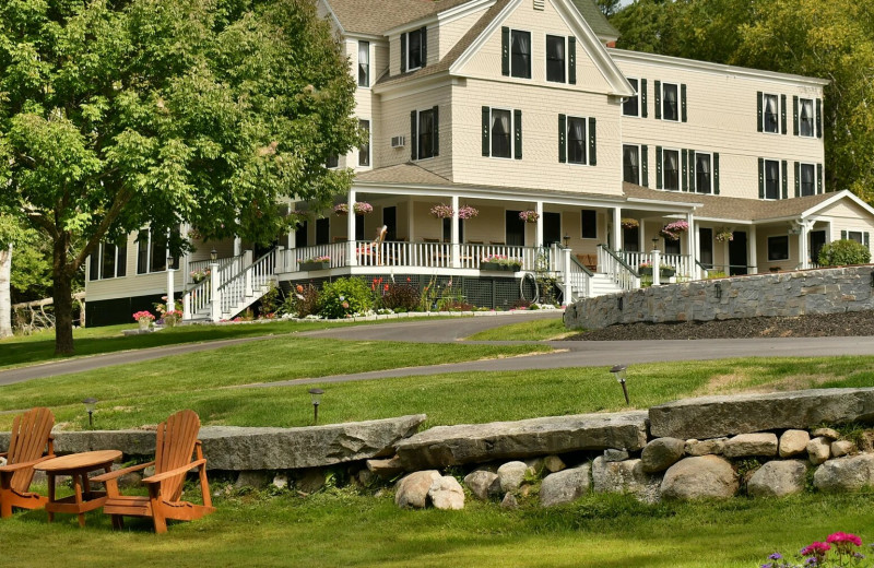 Exterior view of Tarry A While Resort.