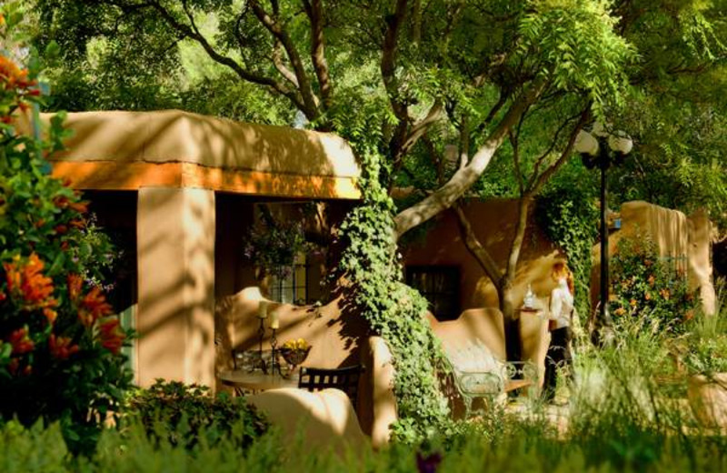 Outdoor dining at La Posada de Santa Fe Resort & Spa.