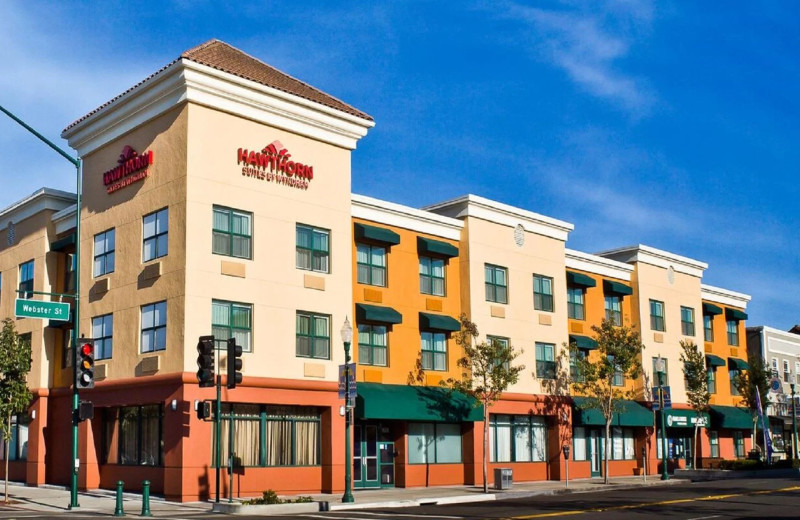 Exterior view of Hawthorn Suites By Wyndham-Oakland/Alameda.