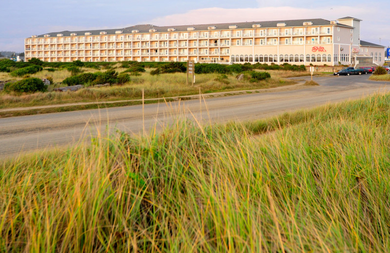 Exterior view of Shilo Inn Suites Hotel Ocean Front Resort.