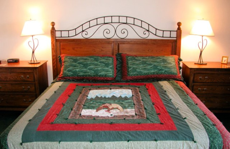 Vacation rental bed at Chinquapin.