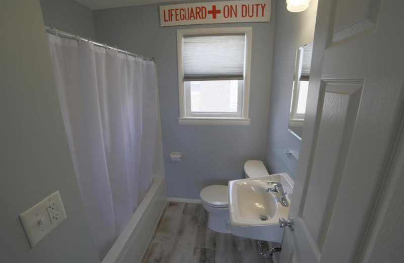 Guest bathroom at The South Winds.