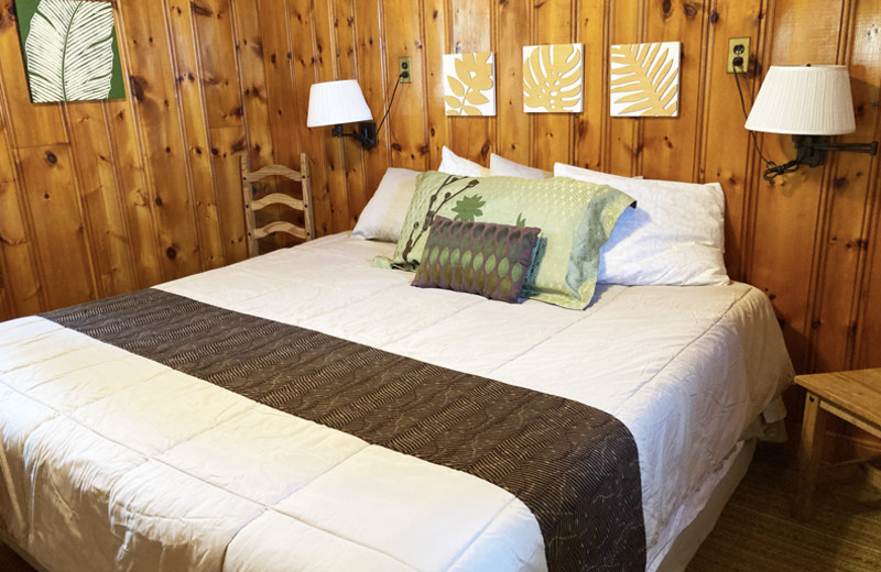 Cabin bedroom at Grandview of Lake Kabetogama.
