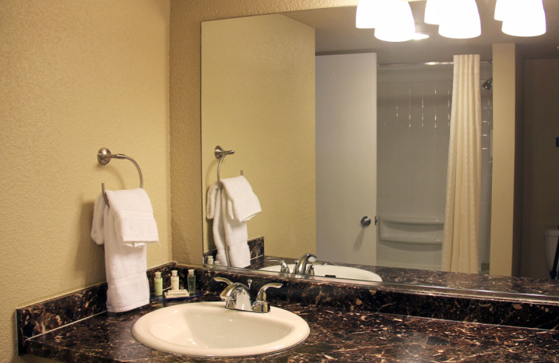 Guestroom bathroom at Inn at St. George.