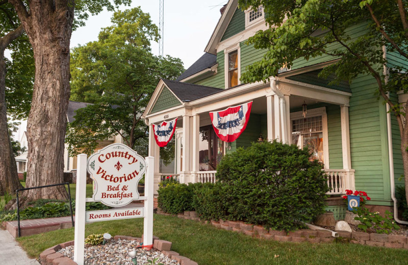 Exterior view of the Country Victorian Bed and Breakfast.