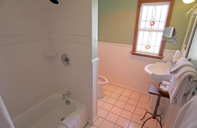 Guest bathroom at Albergo Allegria.