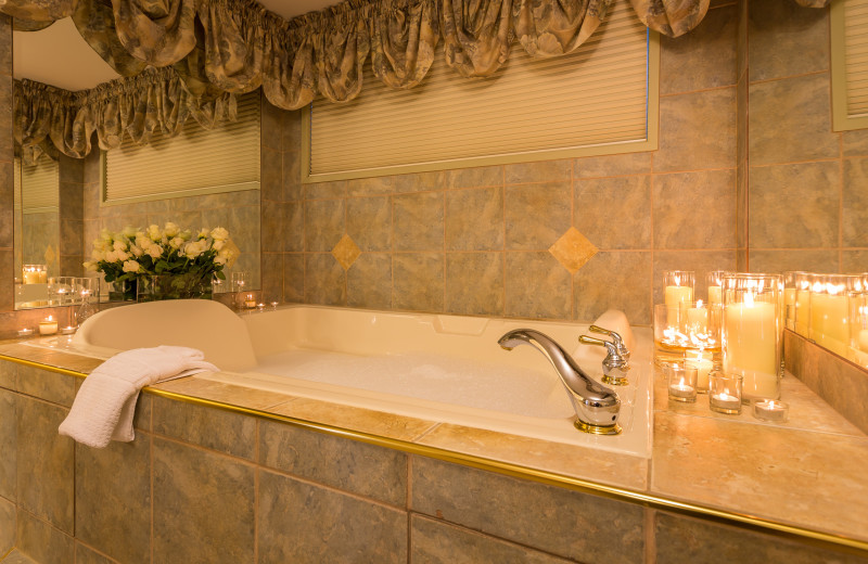 Guest Jacuzzi at A Vista Villa Couples Retreat.