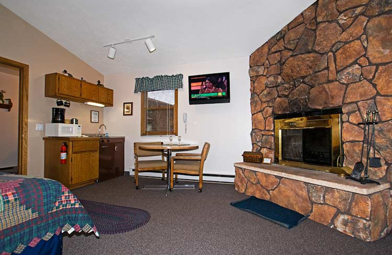 Guest room at 4 Seasons Inn.