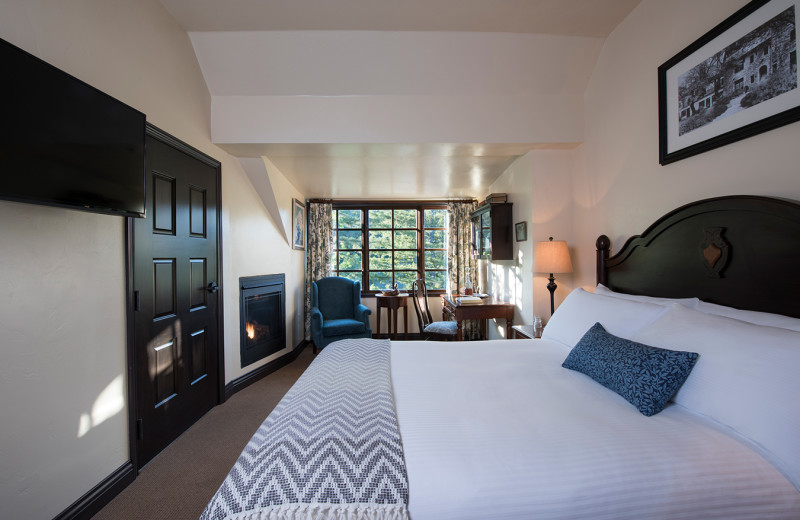 Guest room at Benbow Historic Inn.