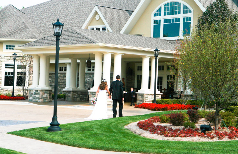 Wedding couple at Tullymore Golf Resort.