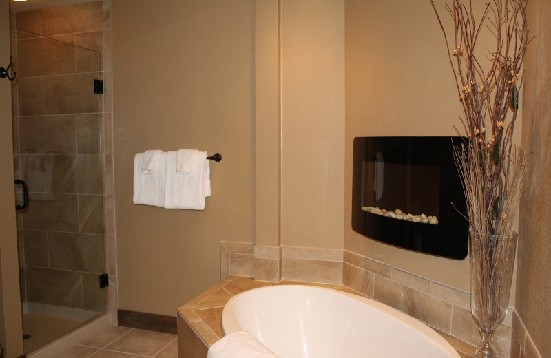 Guest bathroom at Cascade Village Condominiums.