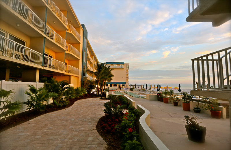 Exterior view of Shoreline Island Resort.