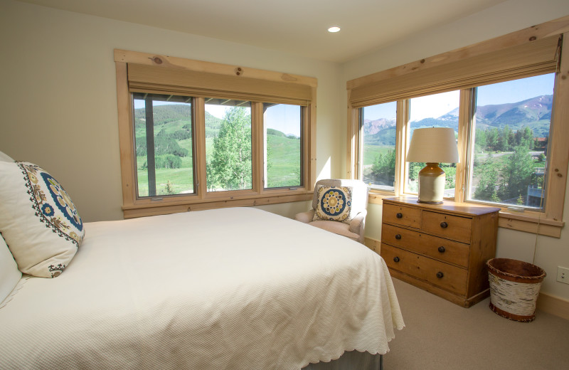 Rental bedroom at Alpine Getaways.