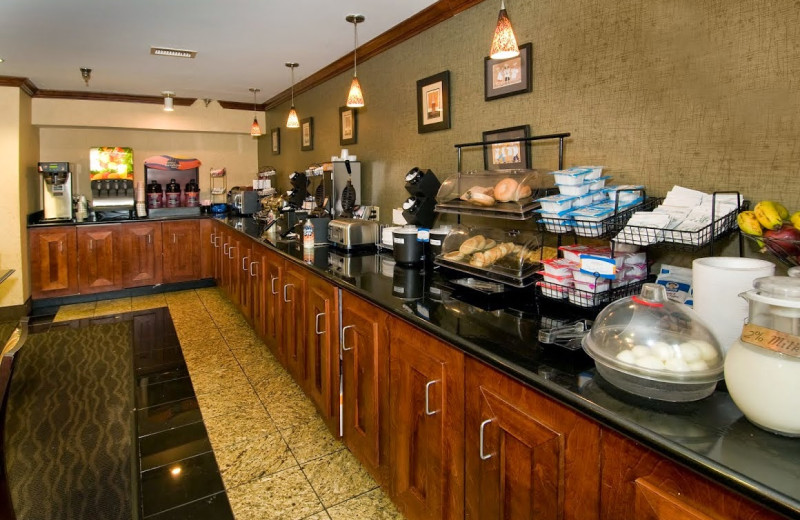 Breakfast room at Comfort Inn and Suites Dulles.