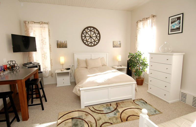 Rental bedroom at Frias Properties of Aspen - Independence Square.